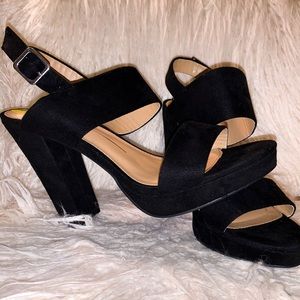 Classic black pumps!
